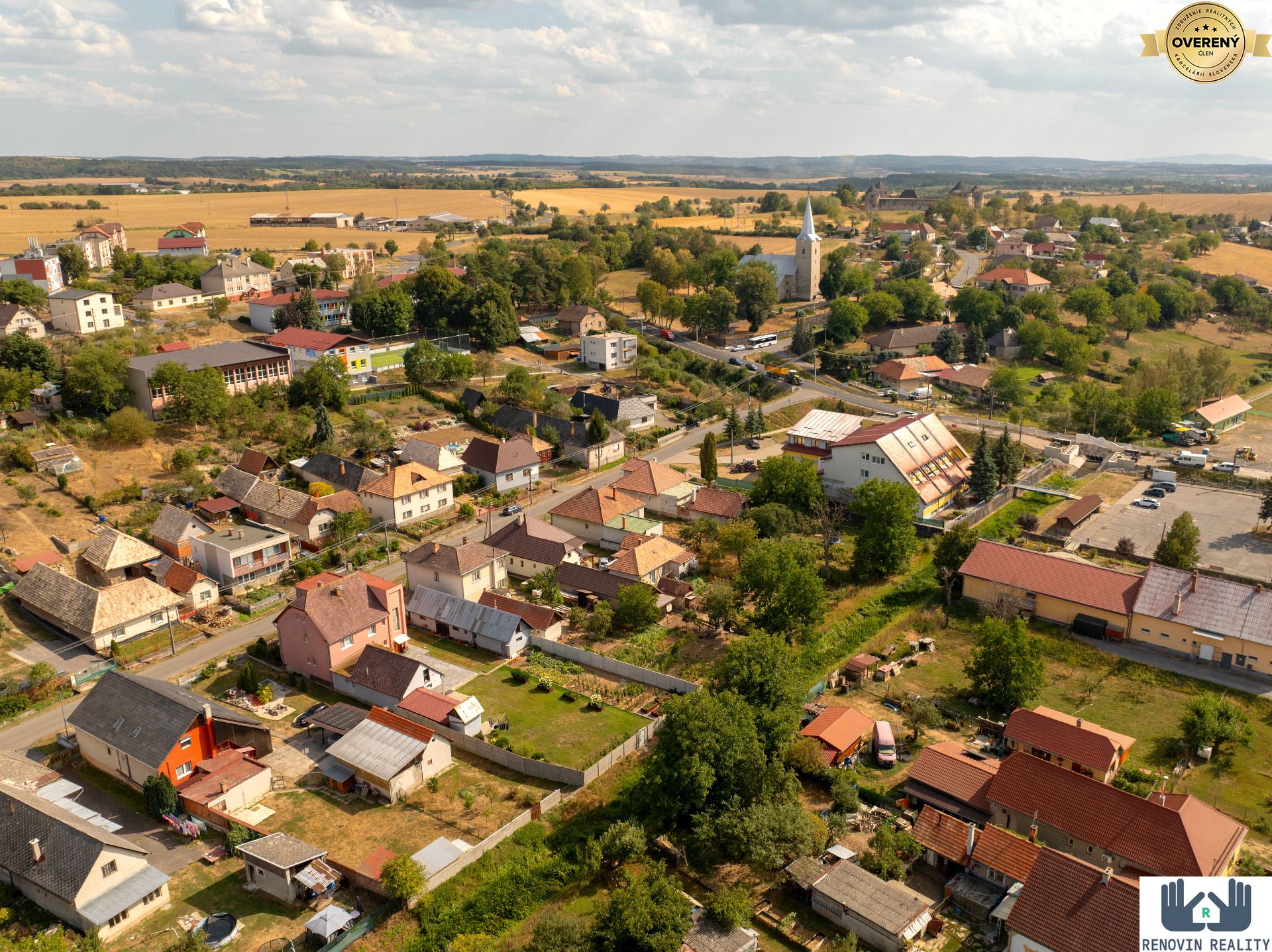 Moderné a štýlové bývanie v kompletne zrekonštruovanom rodinnom dome – Bzovíkjpg