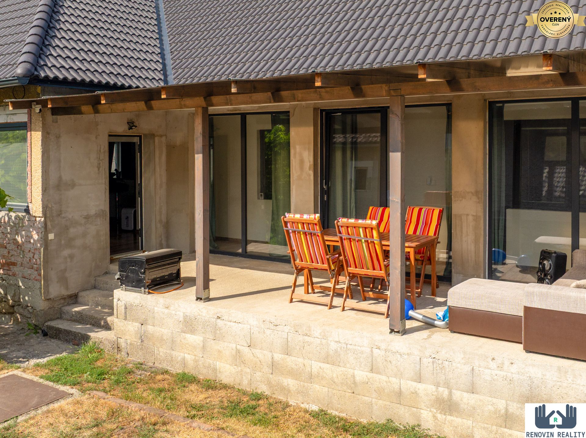 Moderné a štýlové bývanie v kompletne zrekonštruovanom rodinnom dome – Bzovík