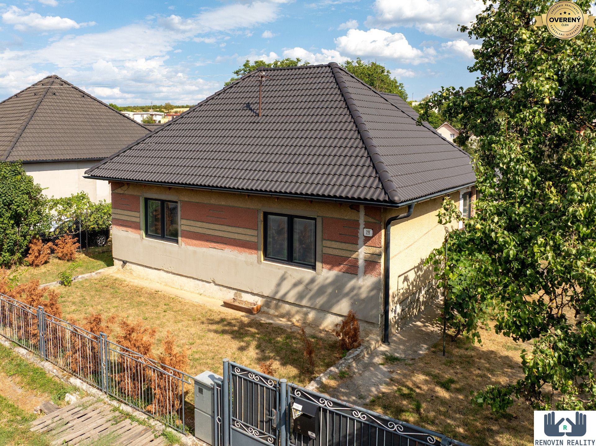 Moderné a štýlové bývanie v kompletne zrekonštruovanom rodinnom dome – Bzovík